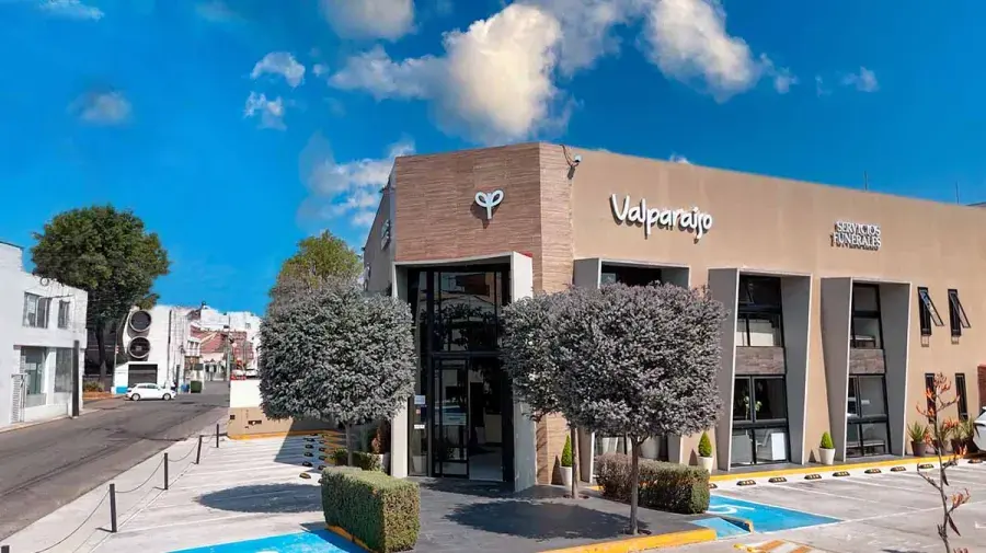 Fachada de Valparaíso Funerales en Toluca, Estado de México